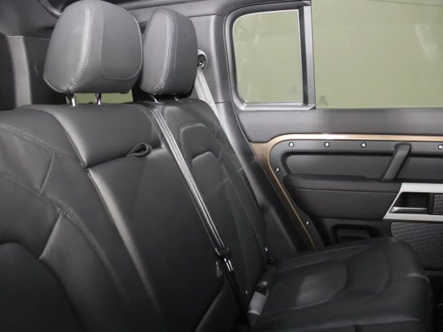 Land Rover Defender 110 Black Pack D250 SE