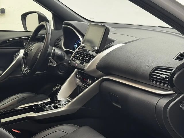 Mitsubishi Eclipse Cross / LED/ PANORAMAD./ ACC/ NAVI/ RÜCKFAHRK./ ANHV./