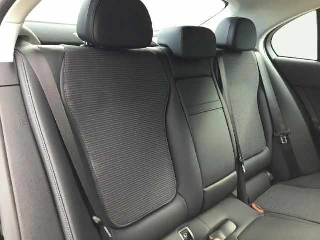 Mercedes-Benz C 180 Sedan