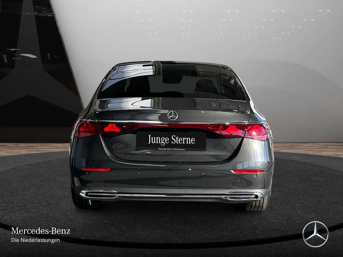 Mercedes-Benz E 200 Sedan