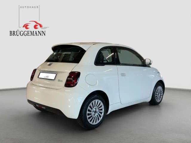 Fiat 500e + Radio- & Winterpaket