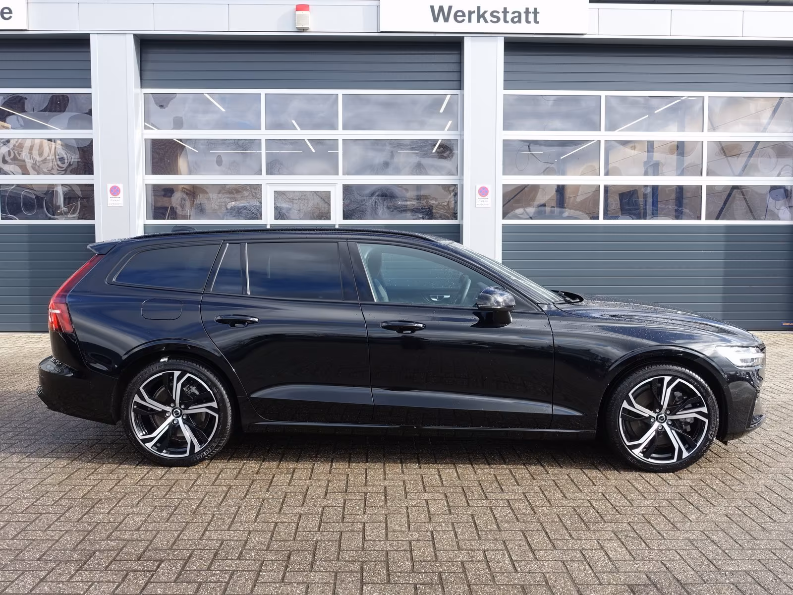 Volvo V60 AWD Plus
