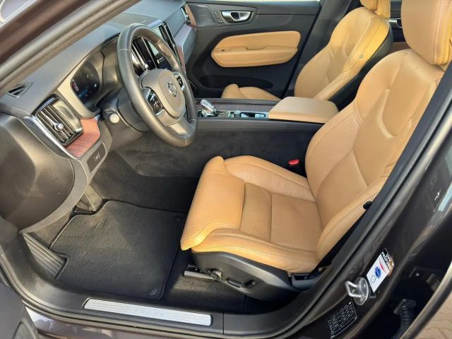 Volvo XC60 AWD Dark Plus