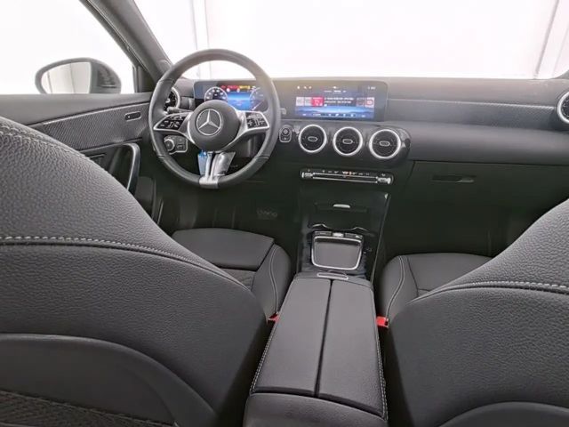 Mercedes-Benz A 180 LENKRADHEIZUNG LED HP USB PAKET