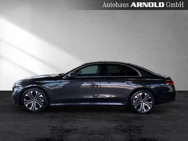 Mercedes-Benz E 200 AVANTGARDE Sedan