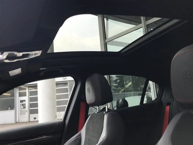 Alfa Romeo Stelvio Q4 Quadrifoglio