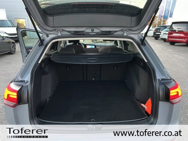 Volkswagen Golf Life Variant