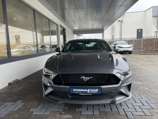 Ford Mustang Fastback GT 5.0 V8