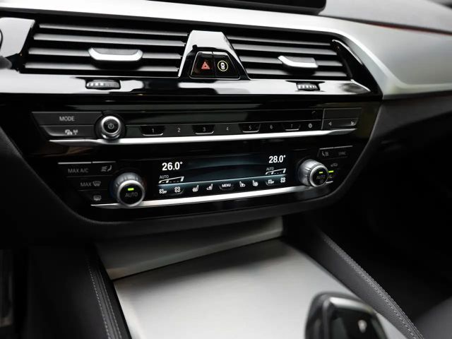 BMW 540 540d M-Sport Touring xDrive