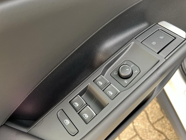 Volkswagen T-Roc 1.5 eTSI DSG R-Line