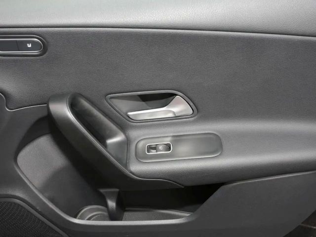 Mercedes-Benz A 180 A 180 d Style