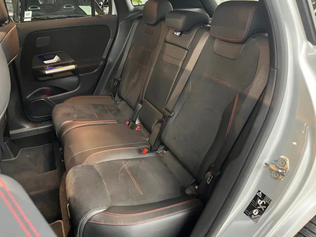 Mercedes-Benz GLA 250 4MATIC AMG Line