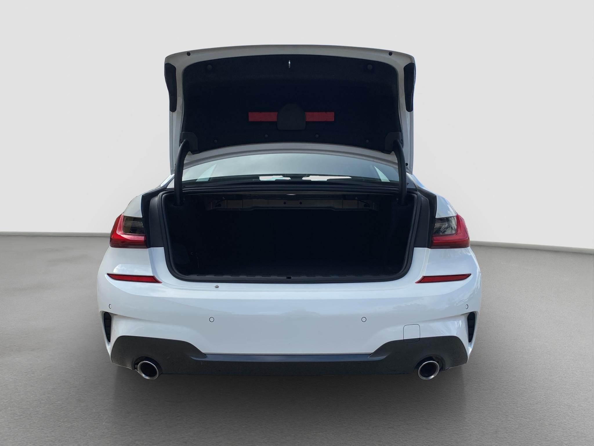 BMW 330 330e Sedan xDrive