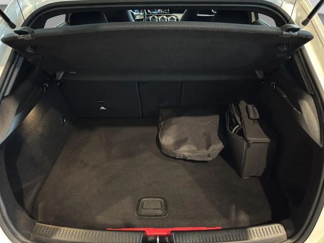 Mercedes-Benz A 250 A 250 e AMG Line