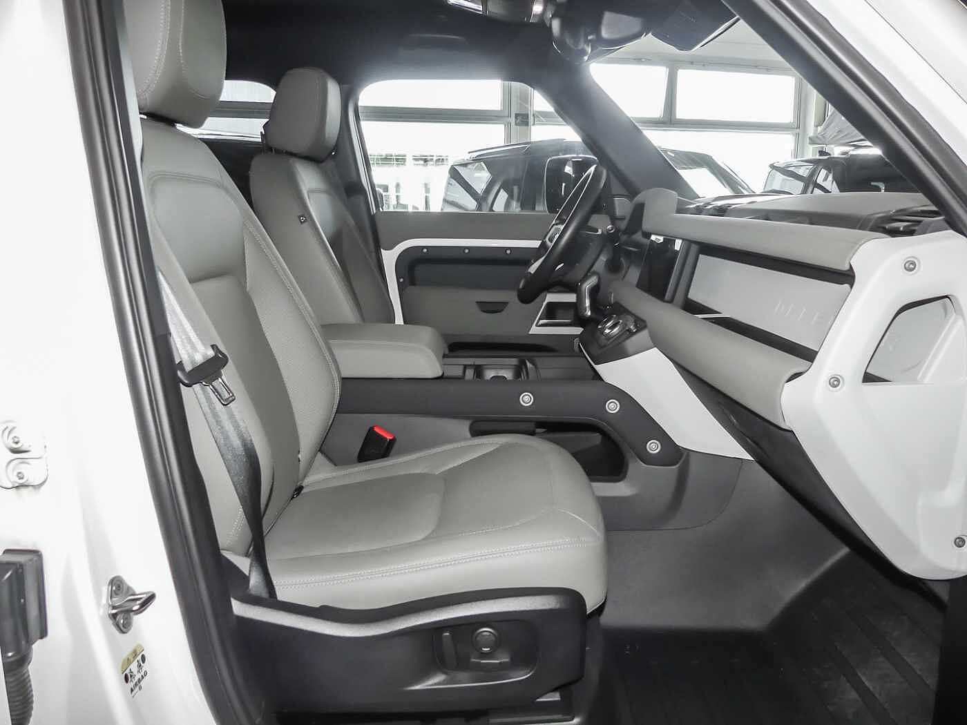 Land Rover Defender 110 Dynamic SE