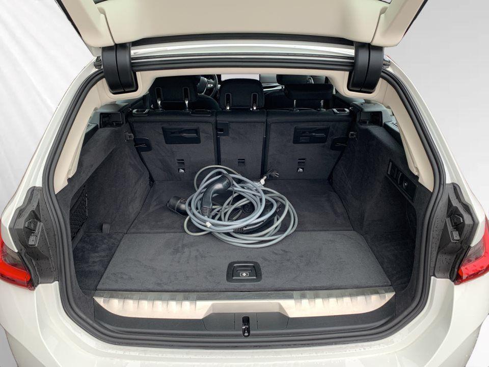 BMW 330 330e Touring