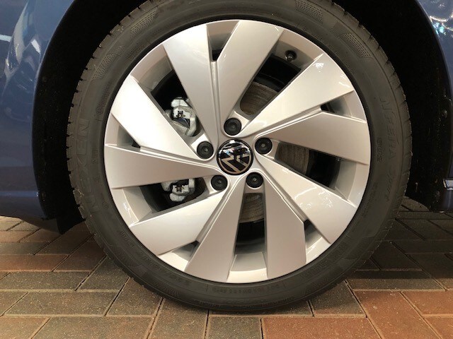 Volkswagen Golf 1.5 eTSI DSG Variant