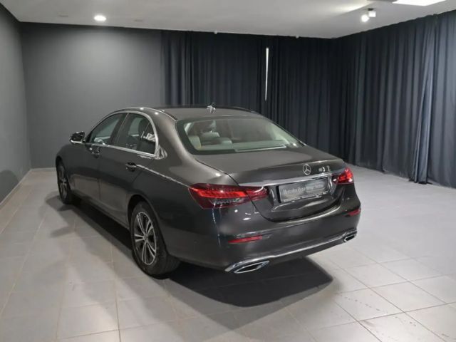 Mercedes-Benz E 220 AVANTGARDE E 220 d Sedan