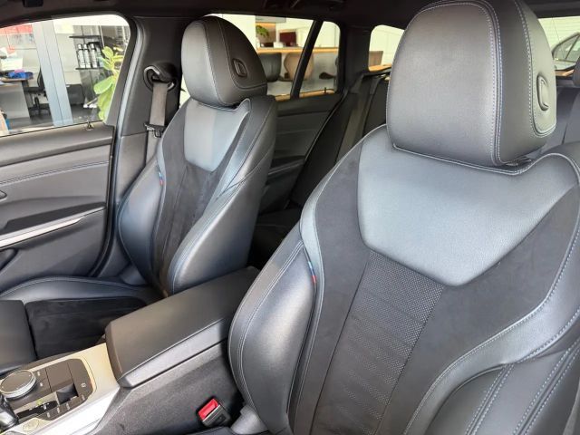 BMW 330 330e M-Sport xDrive
