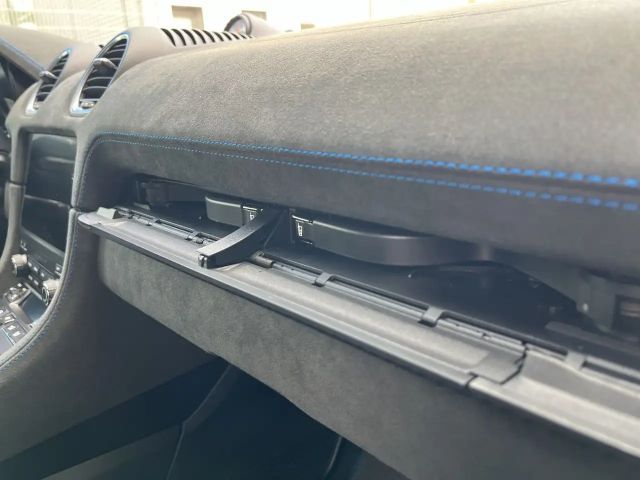 Porsche Cayman 718 RS