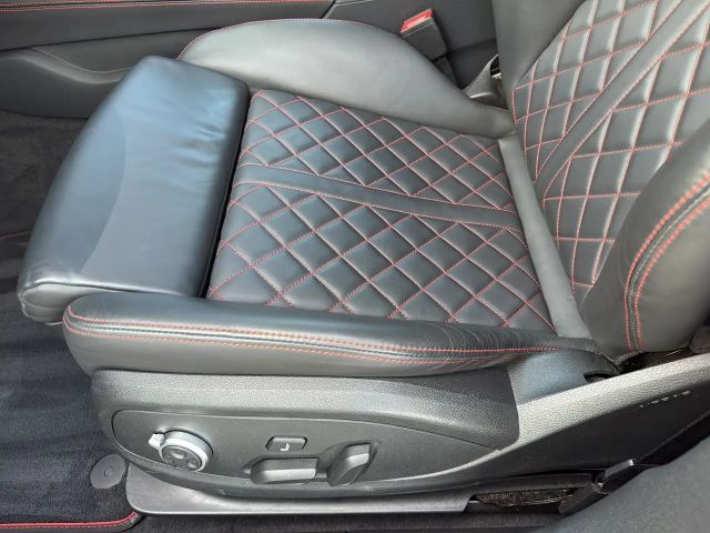 Audi A4 Avant Quattro S-Line