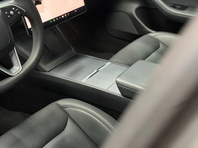 Tesla Model 3 RWD