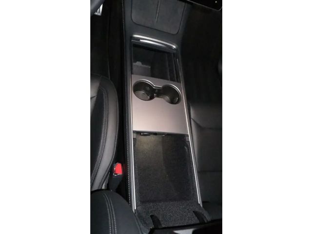 Tesla Model Y AWD Performance