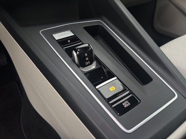 Volkswagen Golf 2.0 TDI DSG Life Variant