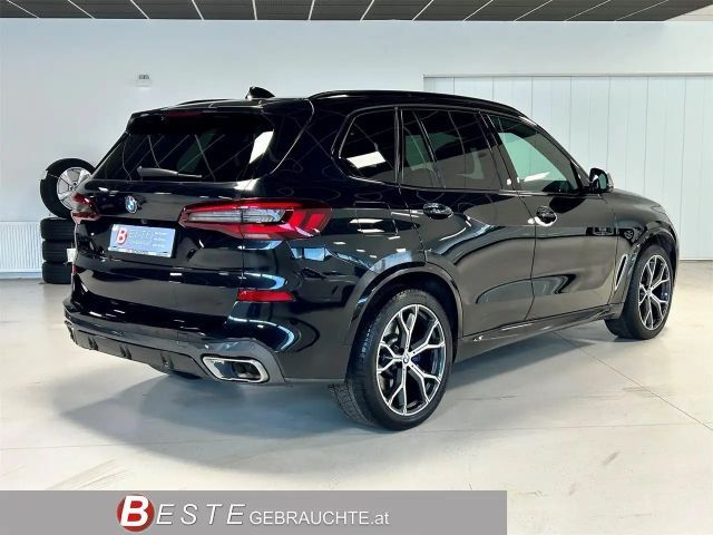 BMW X5 M50i