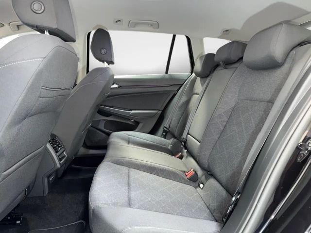 Volkswagen Golf 1.5 TSI DSG Life Variant