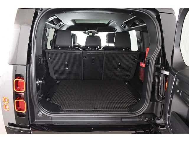 Land Rover Defender 110 Dynamic HSE