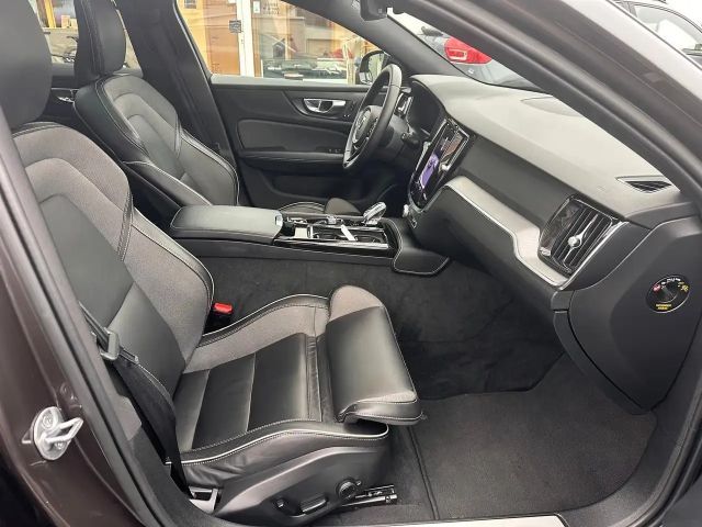 Volvo V60 AWD Dark Plus T6