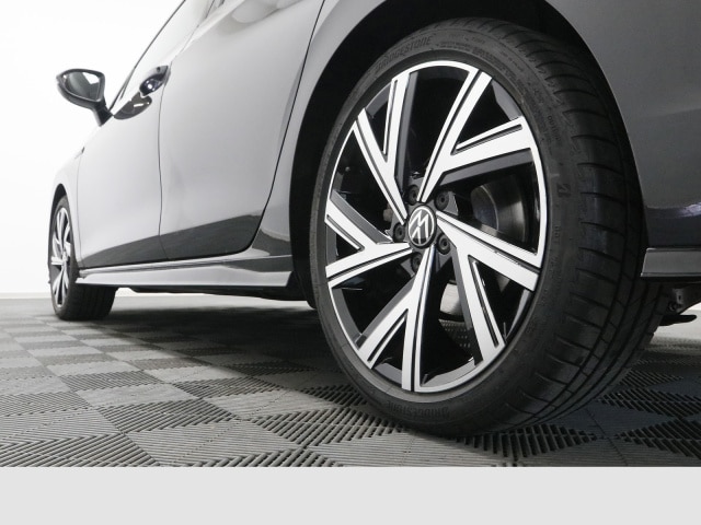 Volkswagen Golf 1.5 eTSI Golf VIII R-Line