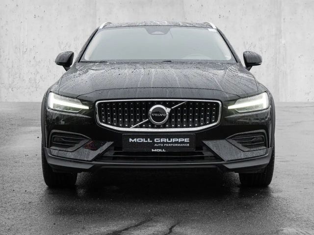 Volvo V60 Cross Country AWD Plus