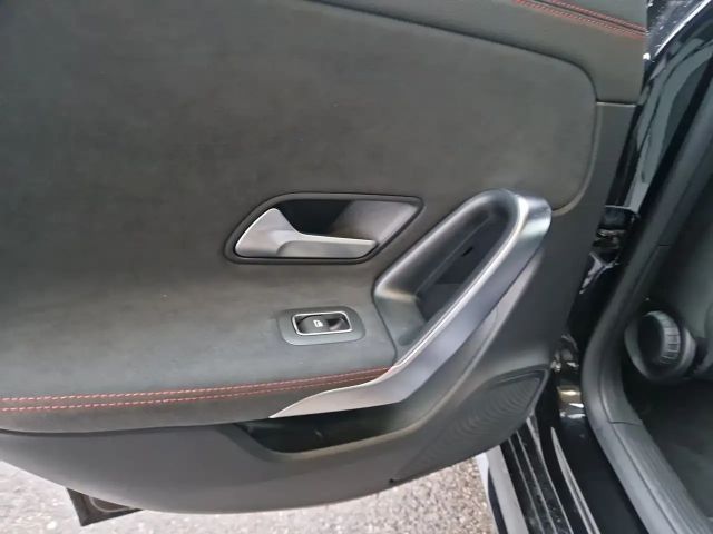 Mercedes-Benz CLA 200 AMG Line Coupé