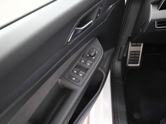 Volkswagen Golf 1.5 eTSI DSG Golf VIII R-Line