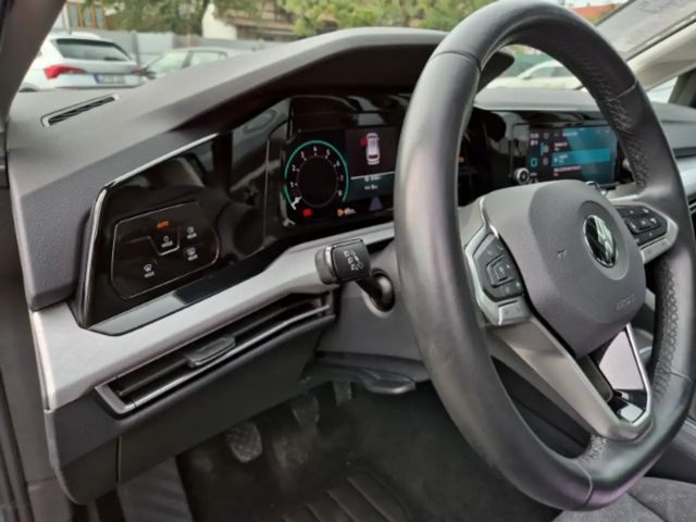 Volkswagen Golf 1.0 TSI Life Variant