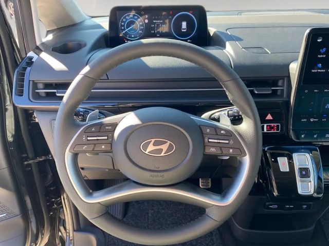 Hyundai Staria Signature