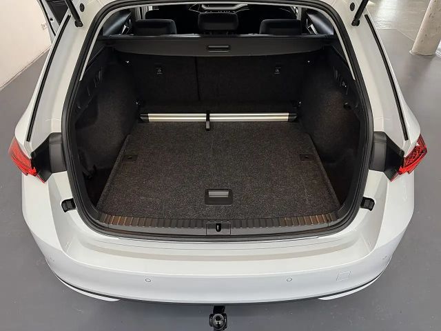 Skoda Octavia Kombi 2,0TDI *LED*AHK*Tempomat*Getönte Scheiben...