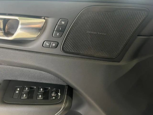 Volvo XC60 AWD Dark Plus