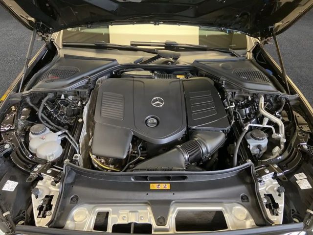 Mercedes-Benz E 200 Sedan