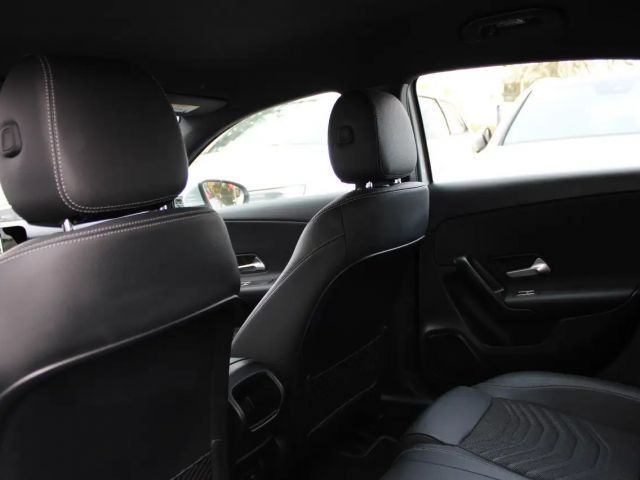 Mercedes-Benz A 180 A 180 d