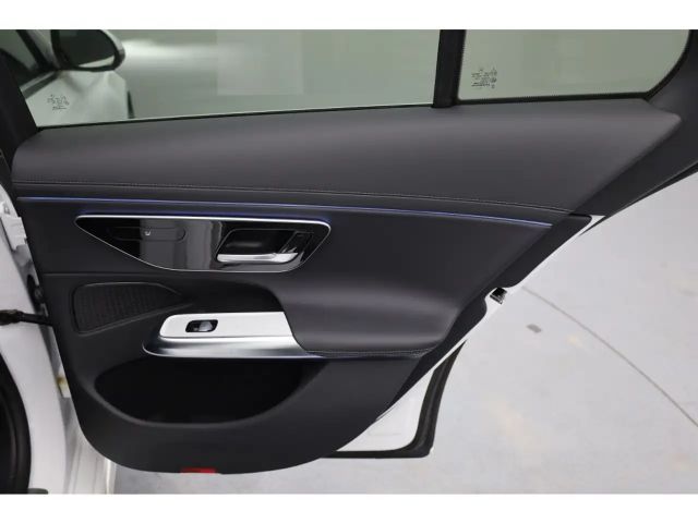 Mercedes-Benz E 220 AMG Line E 220 d Sedan