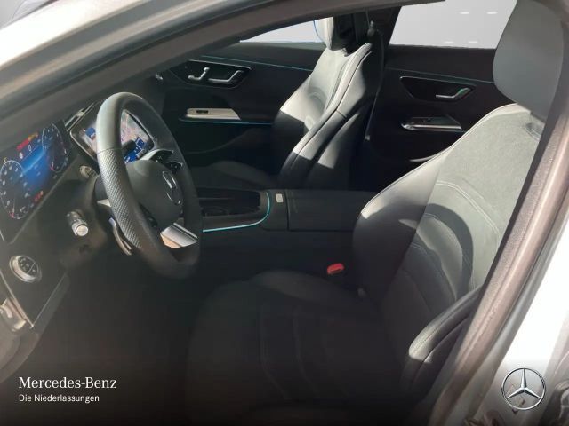 Mercedes-Benz E 200 AMG Line Sedan