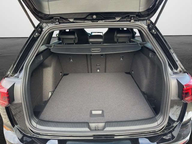 Volkswagen Golf 1.5 eTSI DSG R-Line Variant