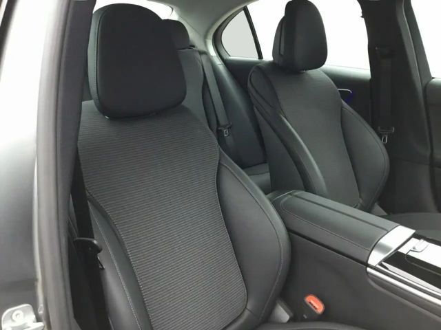 Mercedes-Benz C 180 AVANTGARDE Sedan