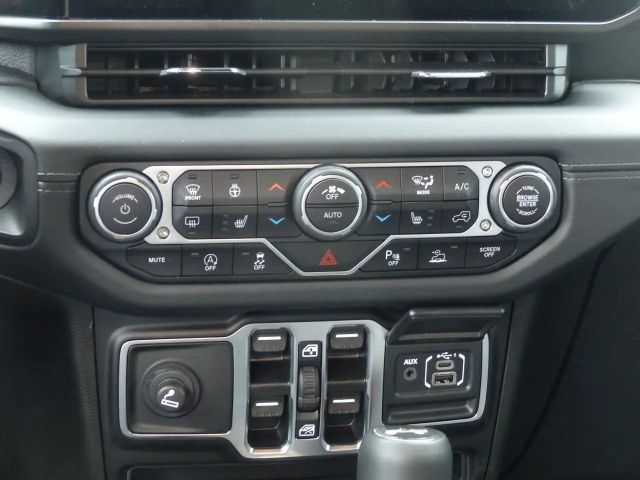 Jeep Wrangler Sahara