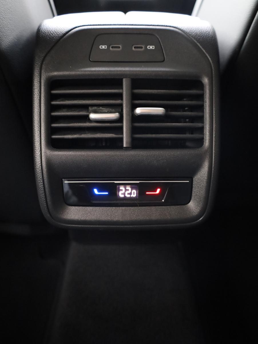 Volkswagen Passat 1.5 eTSI Business Variant