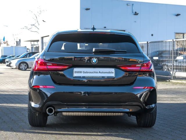 BMW 118 118i Sedan Sport Line