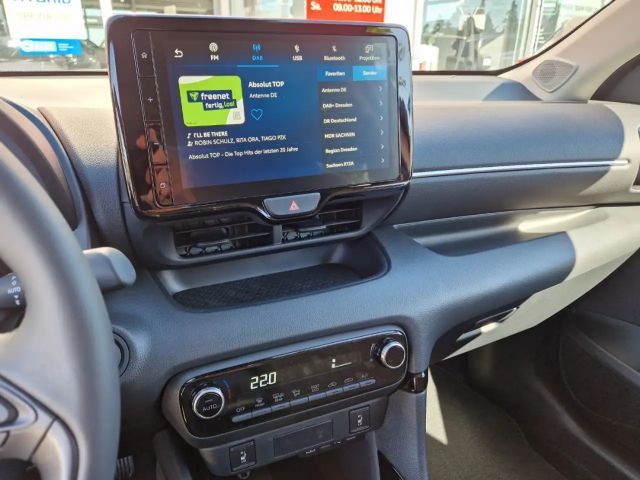 Toyota Yaris 1.5 Teamplayer CP ACC+LED+SHZ+Fernlichtass.